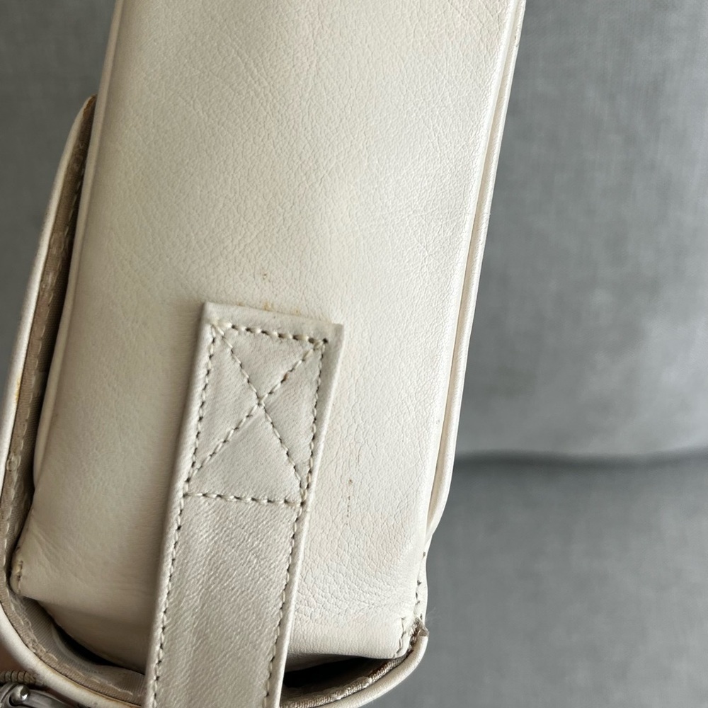 Paloma Picasso White Leather shoulder Bag with Gold logo - Picture 6 of 17